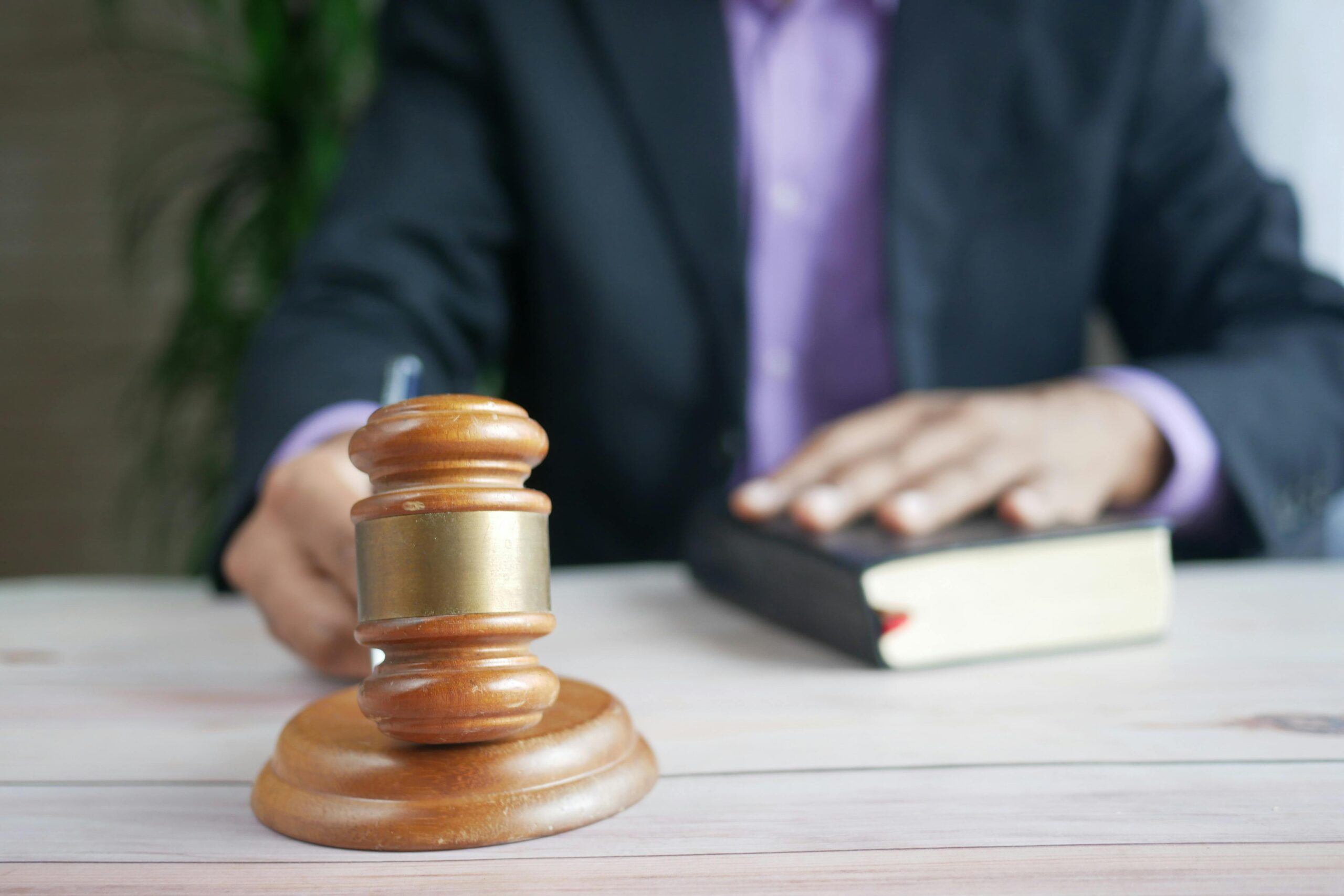 Courtroom scene related to court-ordered anger management classes in California